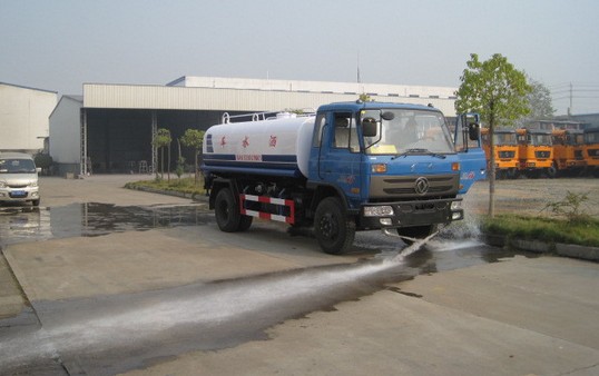 東風(fēng)153<a href=http://cnnxw.cn/ssc target=_blank class=infotextkey>灑水車</a>測試圖片
