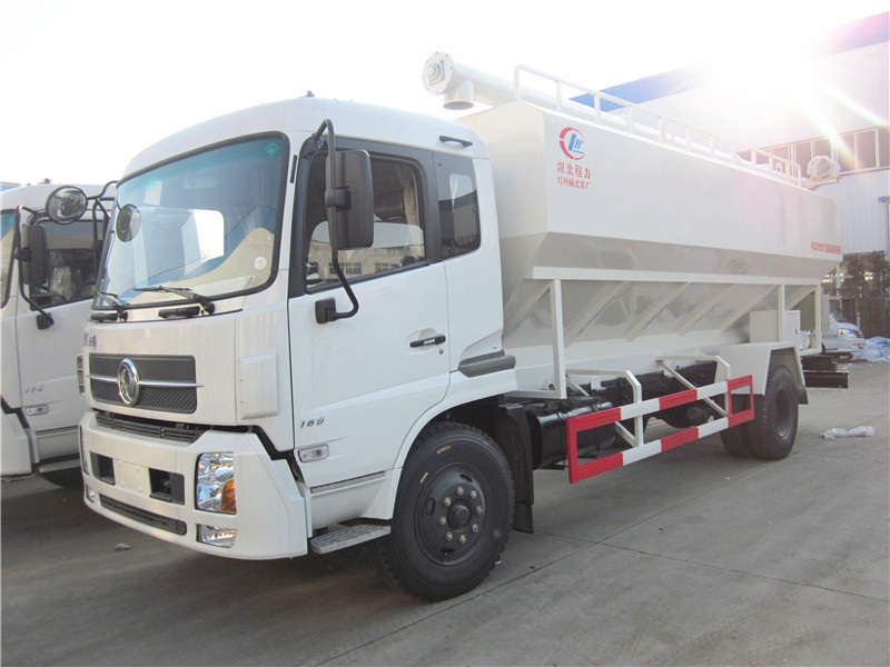 散裝<a href=http://cnnxw.cn/siliaoche/ target=_blank class=infotextkey>飼料車</a>圖片展示