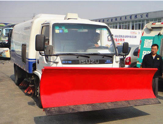五十鈴鏟雪<a href=http://cnnxw.cn/saoluche/ target=_blank class=infotextkey>掃路車</a>